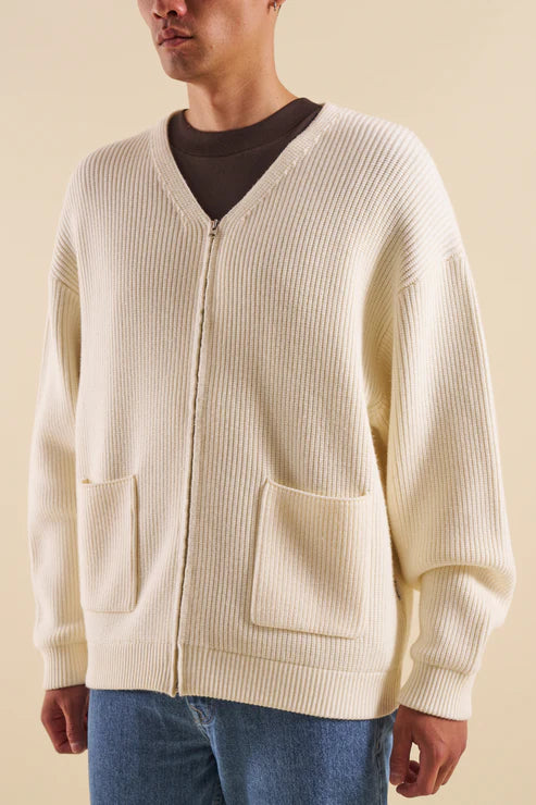 Schwerer Strickcardigan